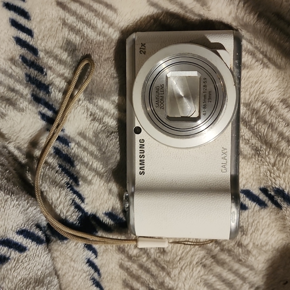 Samsung Galaxy 16.3MP CMOS with 21x Optical Zoom and 4.8" Touch